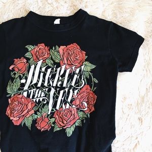 Graphic Roses Tee🌹